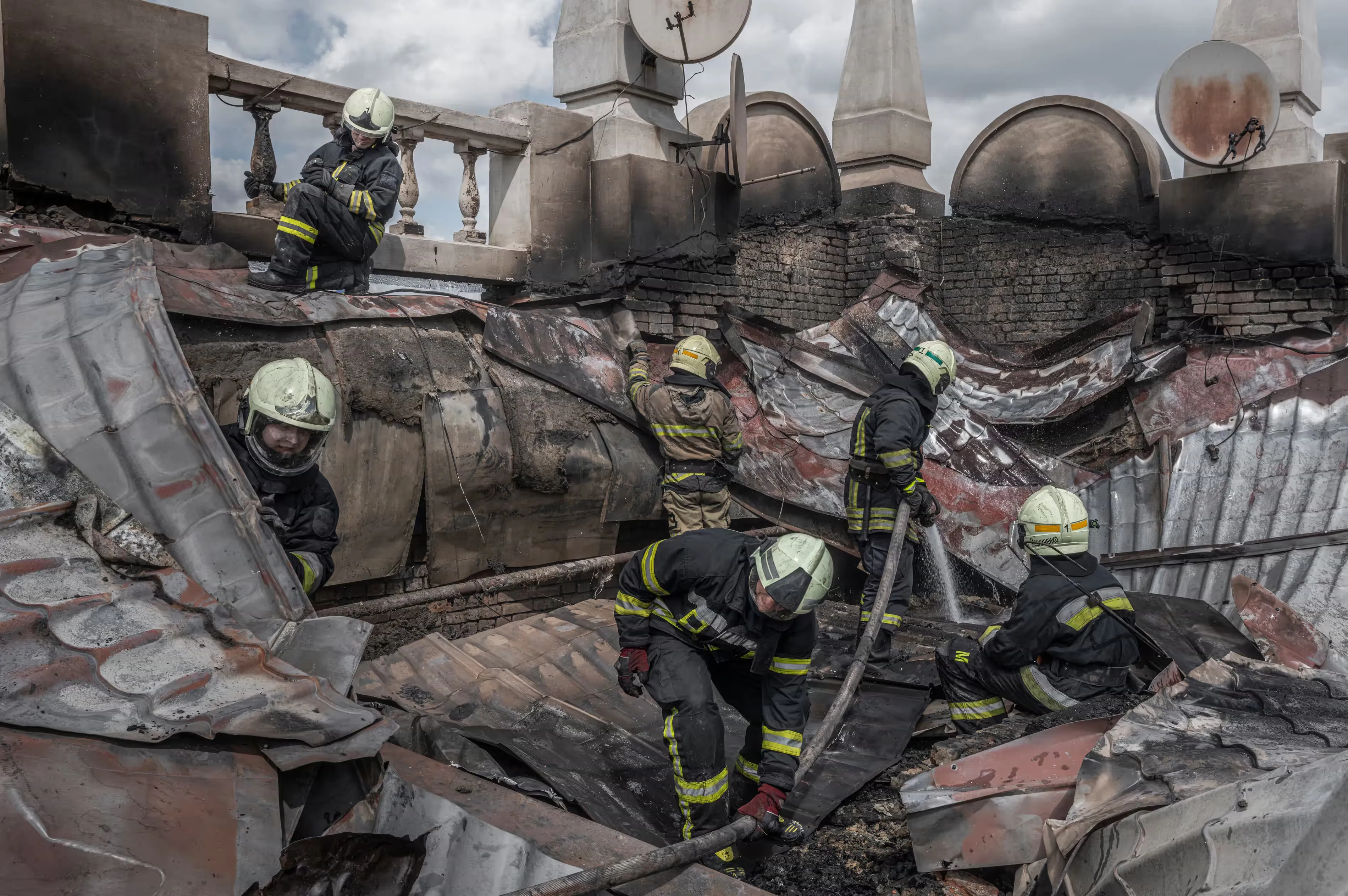 Пожежники України на війні: ризики фронтових викликів під ударами Росії